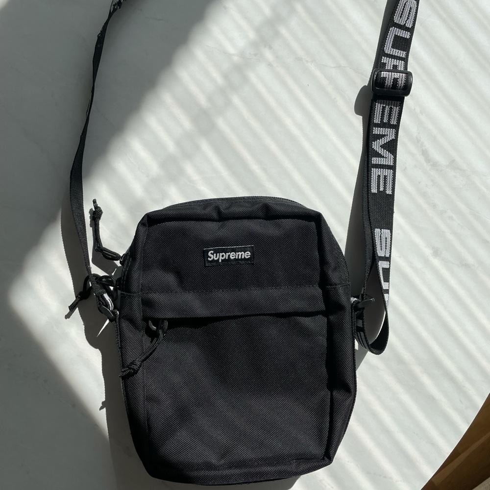 SUPREME SHOULDER BAG
